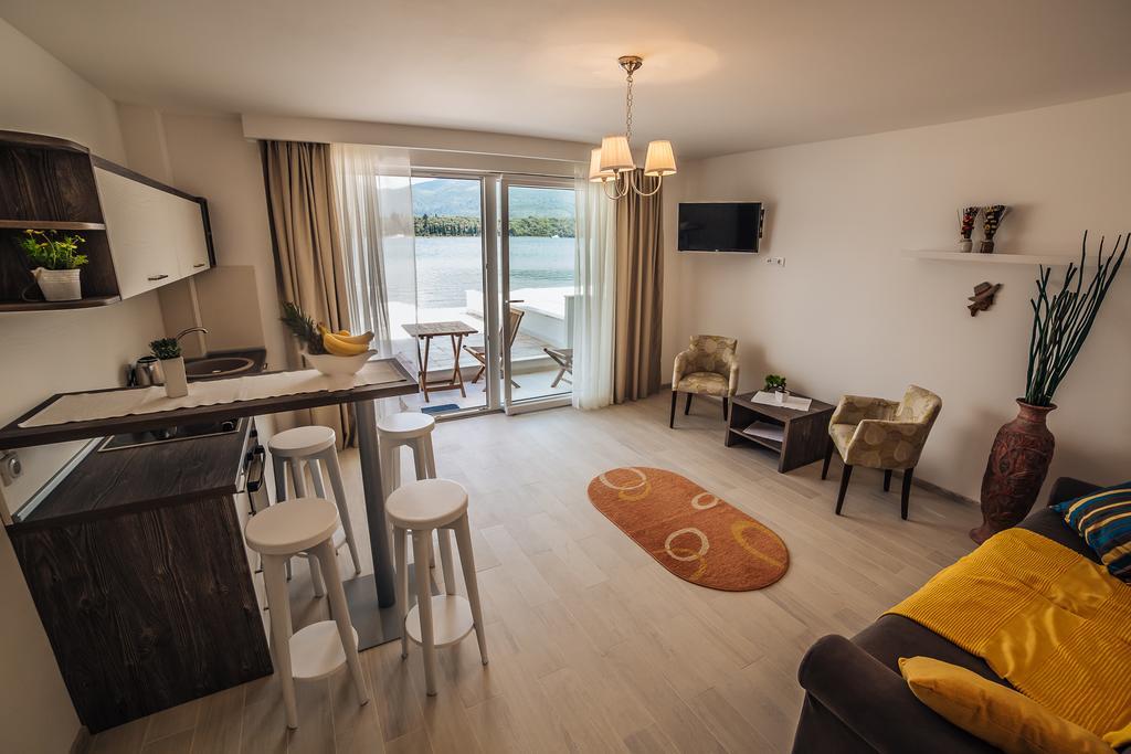 Apartments Harmonia ティヴァト エクステリア 写真