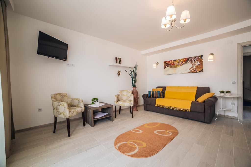 Apartments Harmonia ティヴァト エクステリア 写真