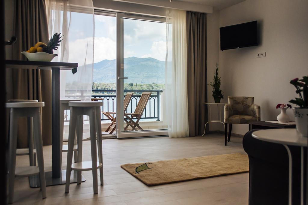 Apartments Harmonia ティヴァト エクステリア 写真